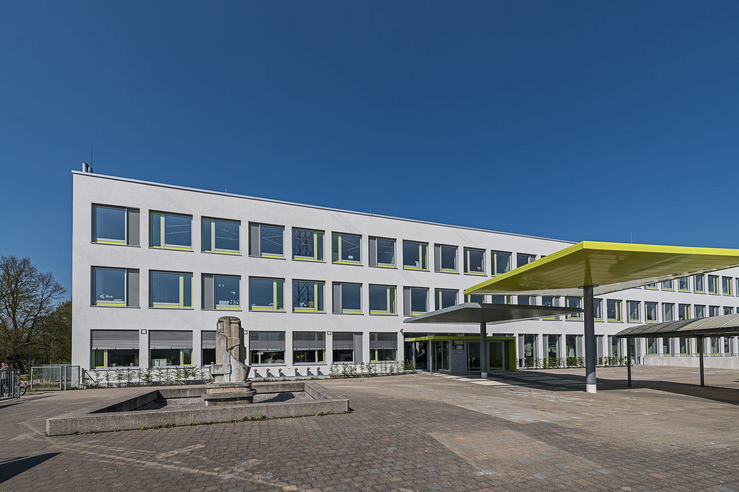 Eichenwaldschule in Neusäß, neu verglast