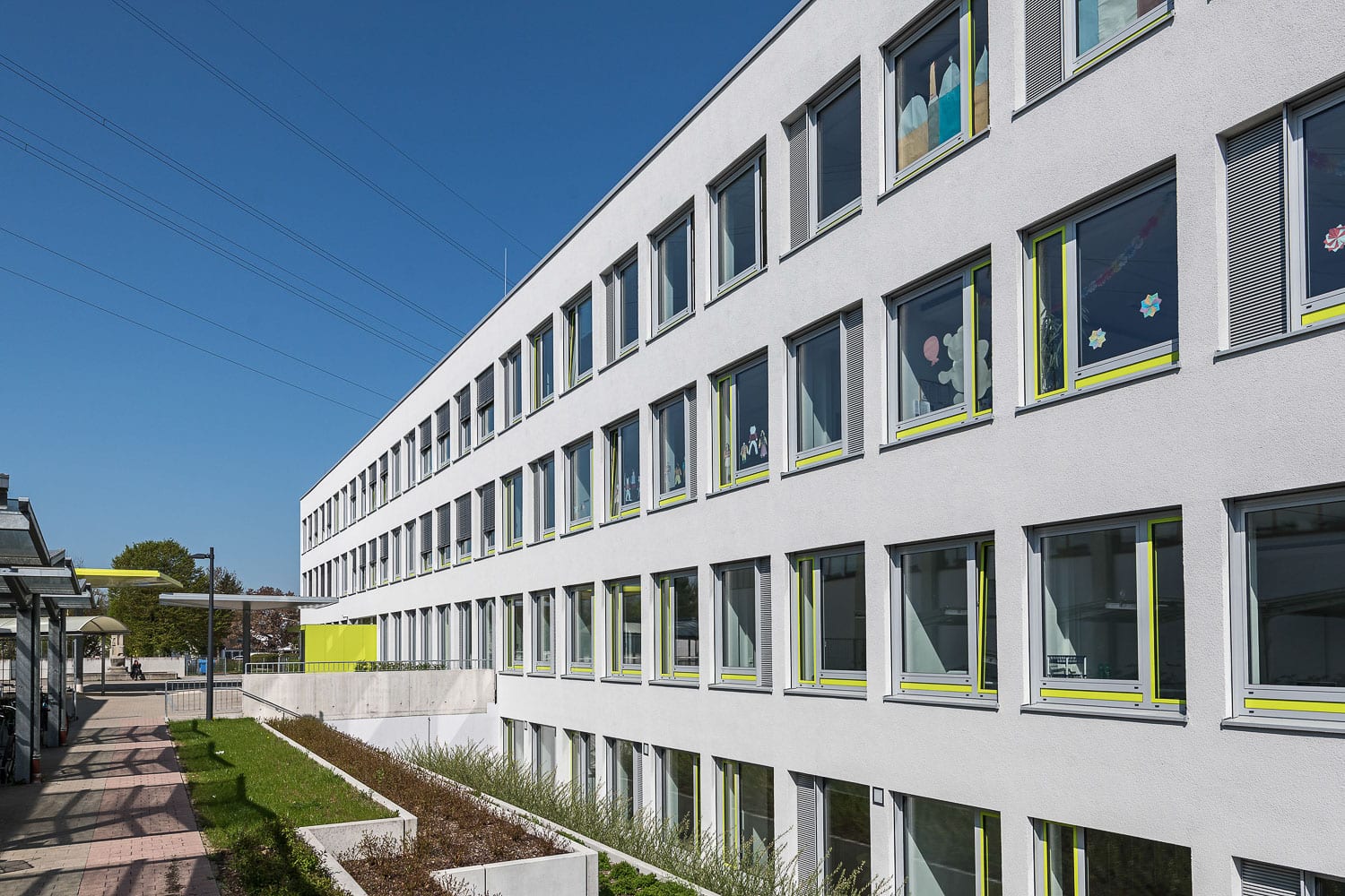 Eichenwaldschule, lange Fensterfront